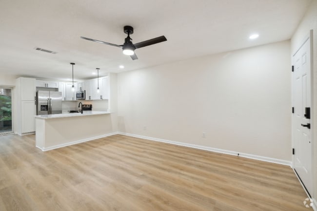 Building Photo - 2636 Sunnyside Dr