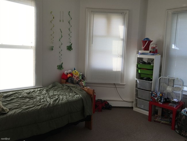 Building Photo - 74 Locust St