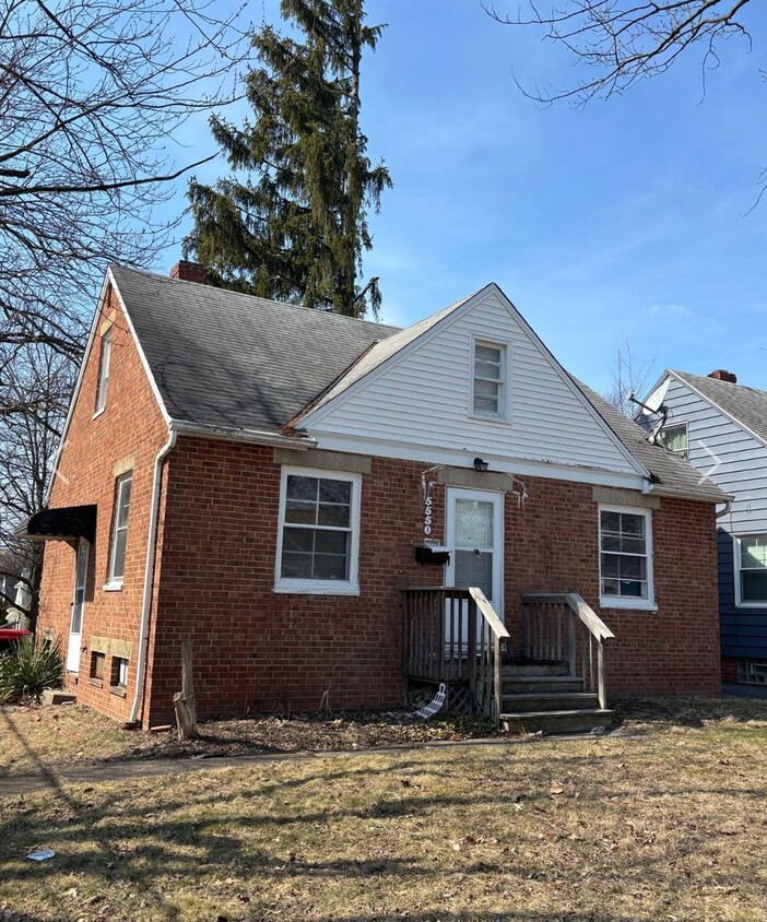 Primary Photo - 3 Bed | 1 Bath | $1,595/month | Section 8 ...