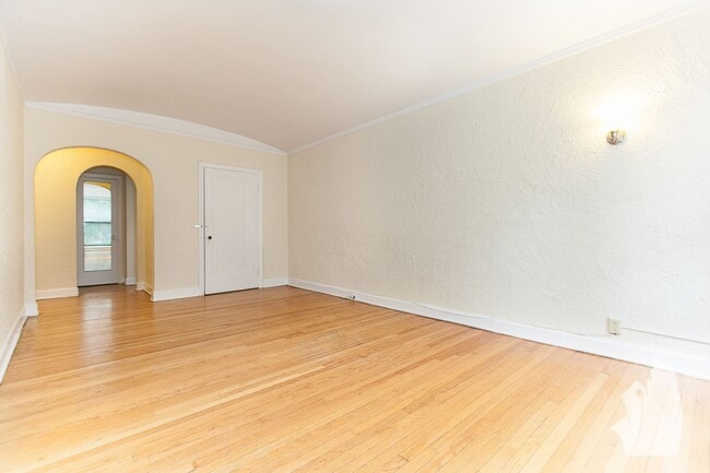 Building Photo - 536 W Arlington Pl