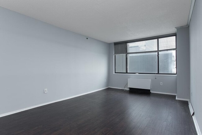 Building Photo - 45 River Dr S