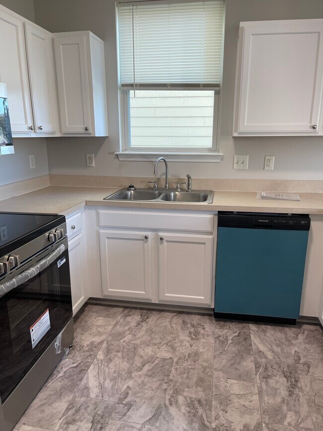 Building Photo - 902 Godwin St