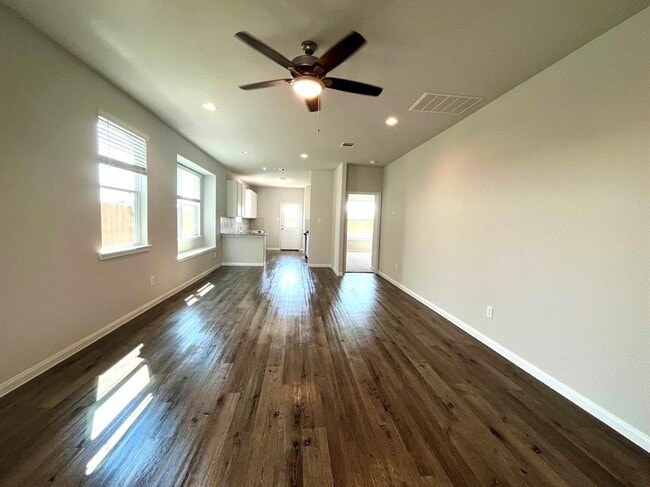 Foto del edificio - 4814 Blue Jacaranda Wy