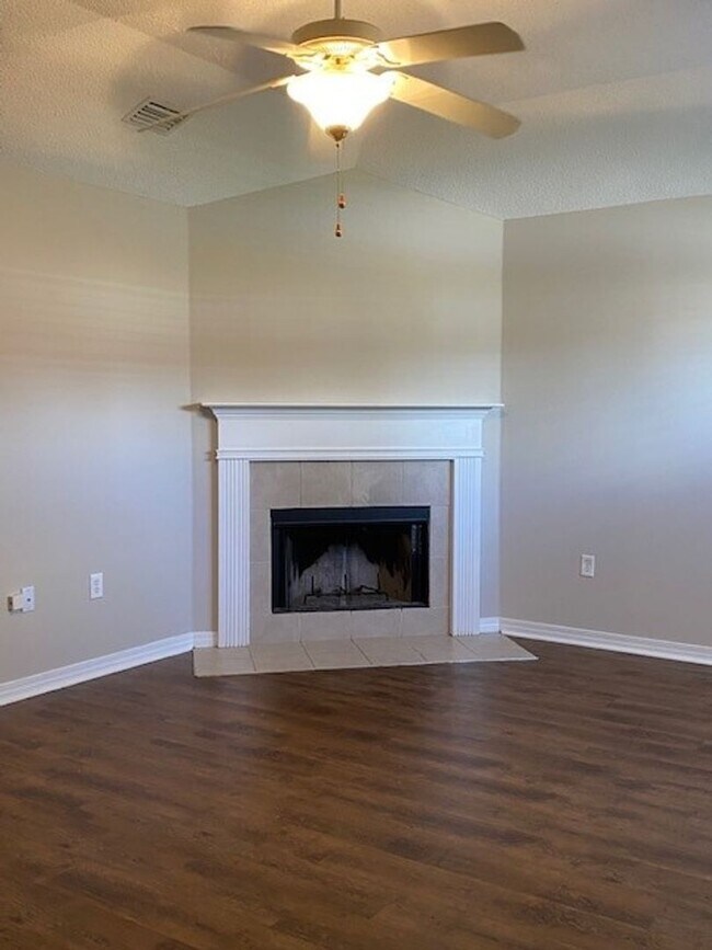 Building Photo - 3 Bedroom Home in a Great Daphne Neighborhood