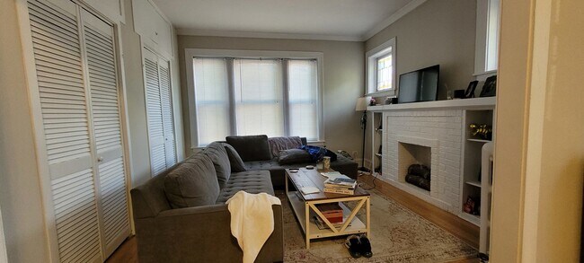 Building Photo - 5061 N Ashland Ave