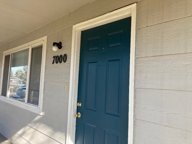 Foto del edificio - 7000 W Poplar St