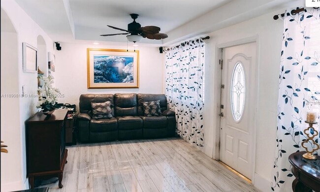 Foto del edificio - 240 NW 182nd Terrace