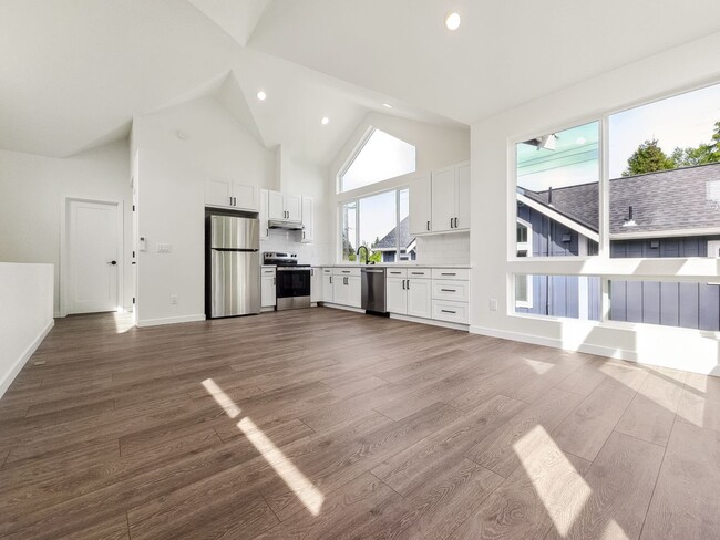 Foto del edificio - Modern 3-Bedroom AADU with Bright, Open Sp...