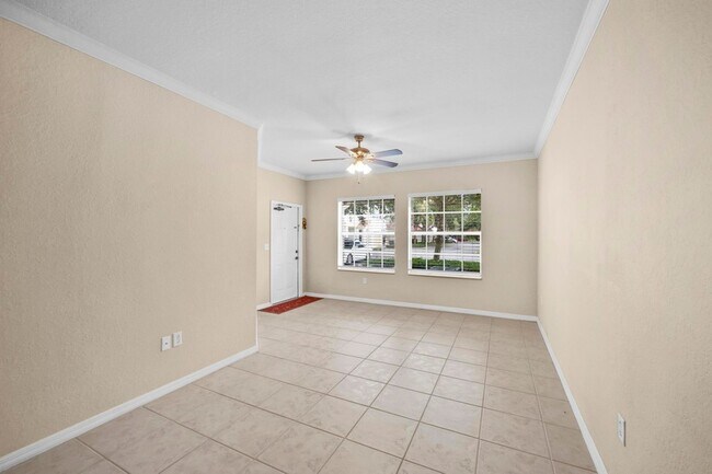 Foto del edificio - 390 SE Rogers Ct