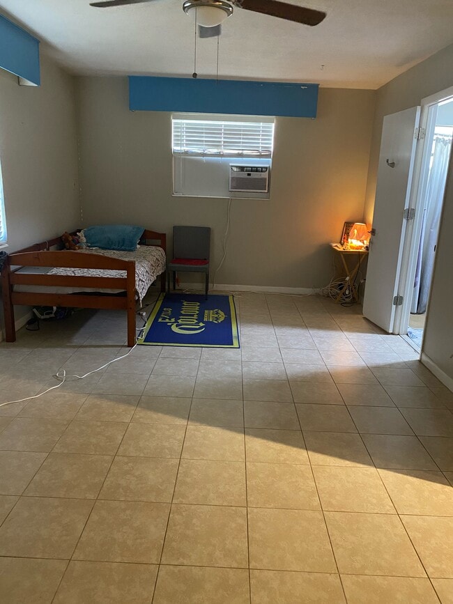 Building Photo - 3909 Ocean View Dr