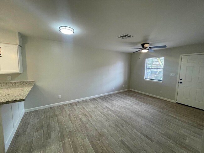 Building Photo - 3001 E Price St