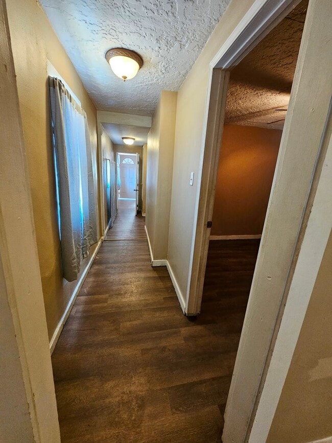 Building Photo - 2 Bedroom/2 Bath Home with Refrigerated Ai...