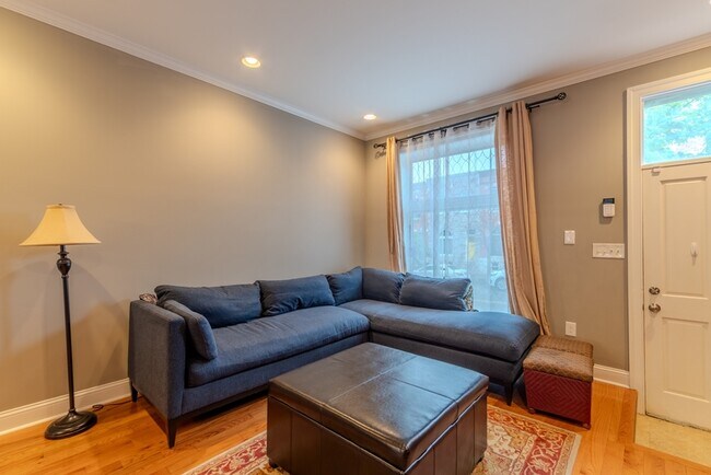 Foto del edificio - 3229 E Baltimore St
