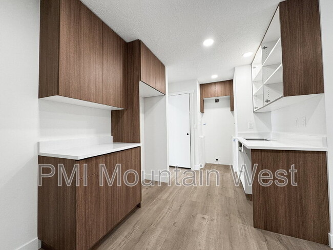 Building Photo - 985 Horsley Cir