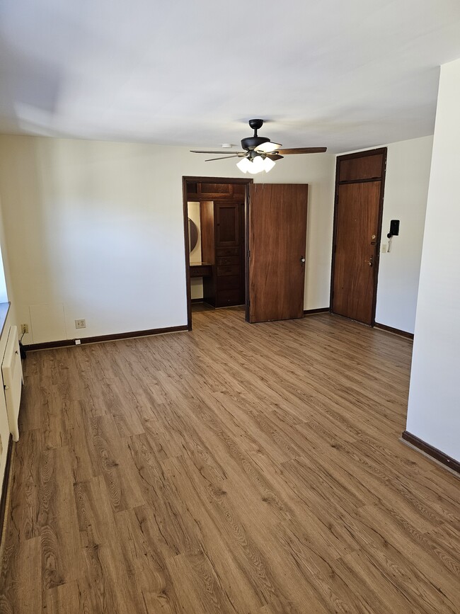 Building Photo - 254 Senator Pl