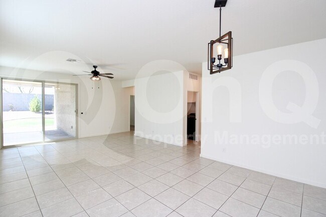 Building Photo - 8886 N 186th Ln