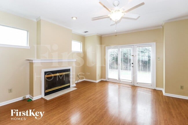 Building Photo - 700 Walnut Woods Cove S