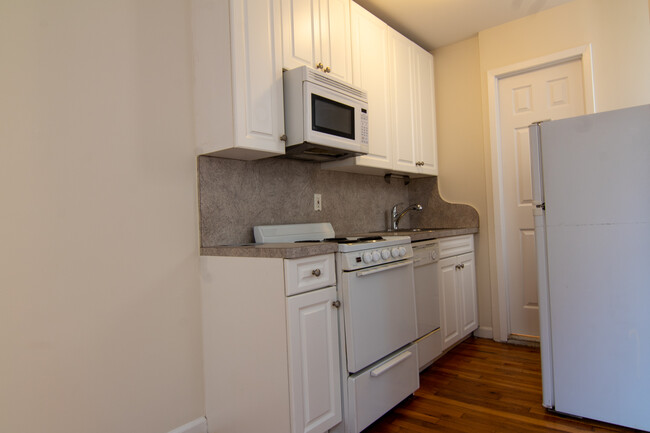 Kitchen - 953 Amsterdam Ave