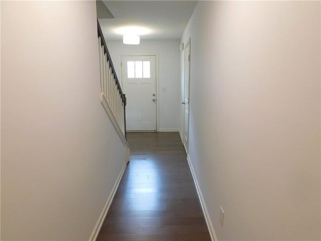 Building Photo - 887 Society Cir