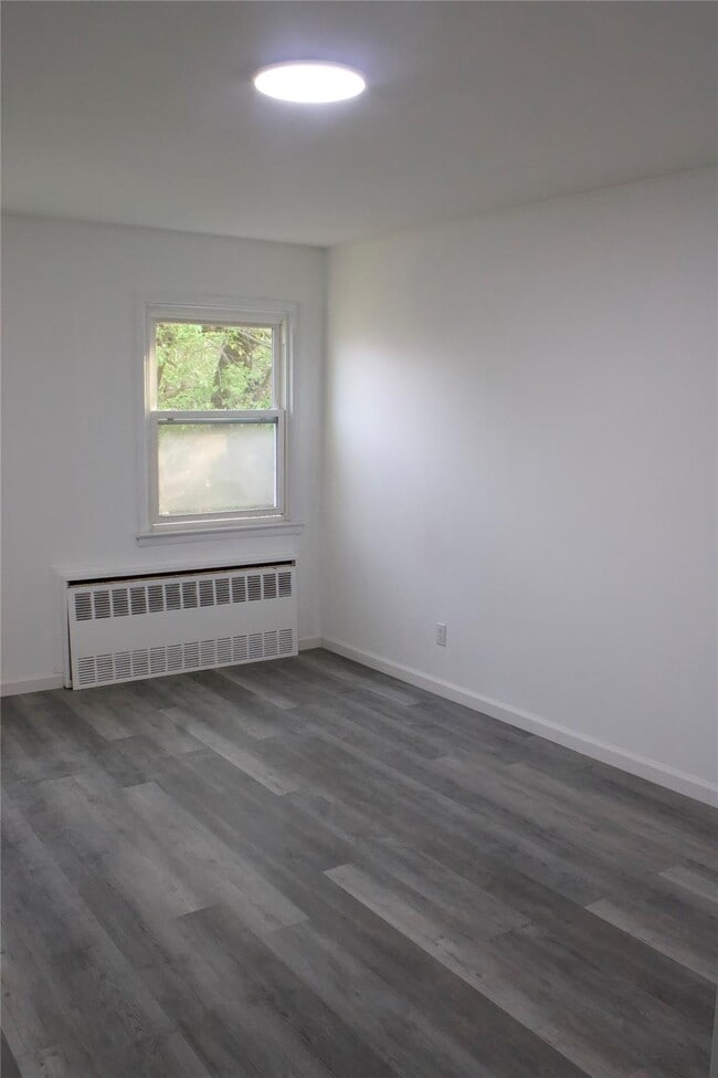 Building Photo - 2092 Canarsie Rd