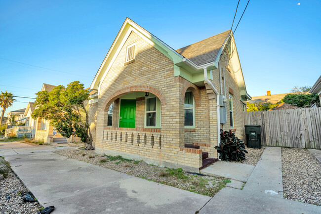 Building Photo - 1318-1311 11th St