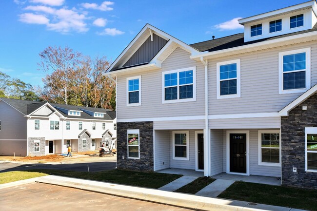 Foto del edificio - Just Reduced! Perfect Simpsonville townhom...