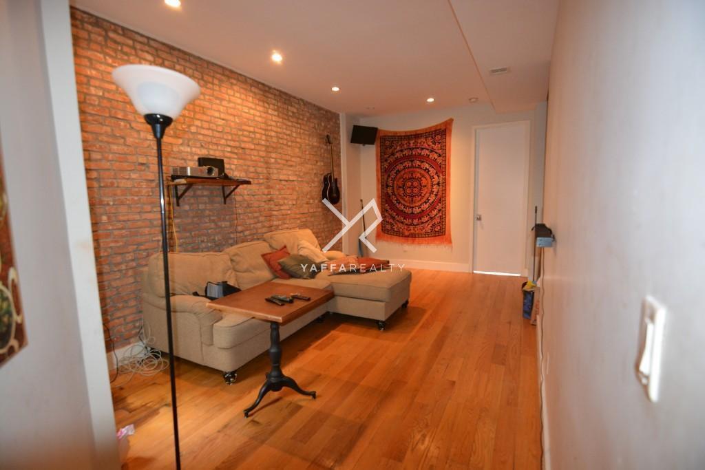 Primary Photo - 772 Jefferson Ave