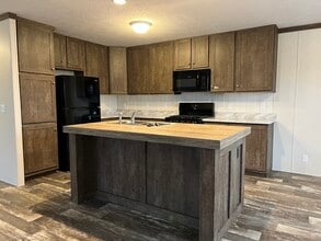 Building Photo - 140 Oak