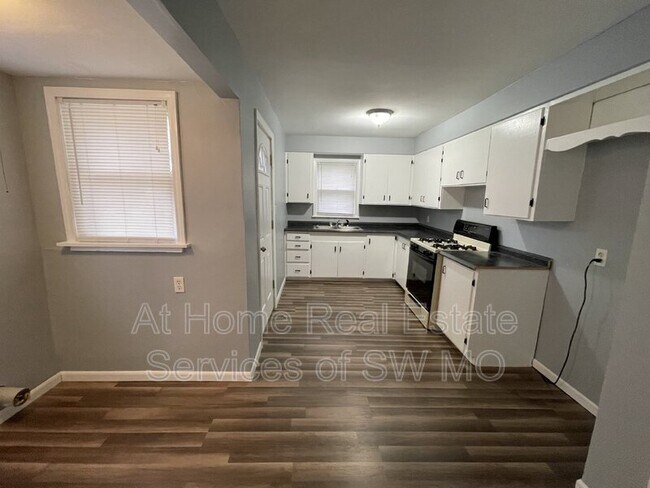 Building Photo - 1732 W Thoman St