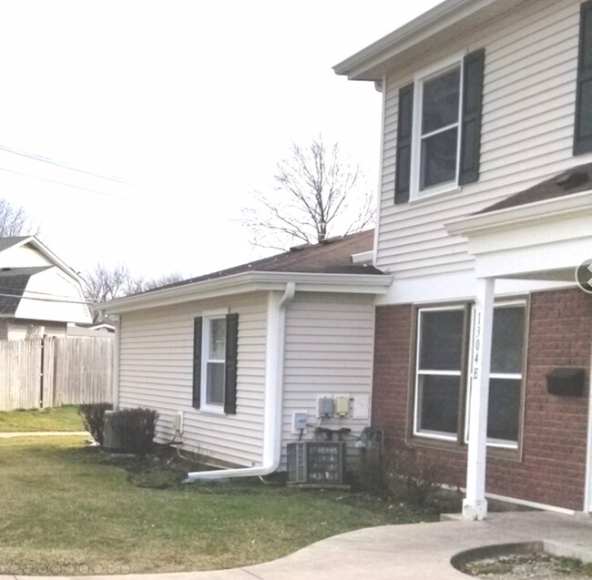 1304 Kingsbury Dr, Hanover Park, IL 60133 Townhome Rentals in Hanover Park IL