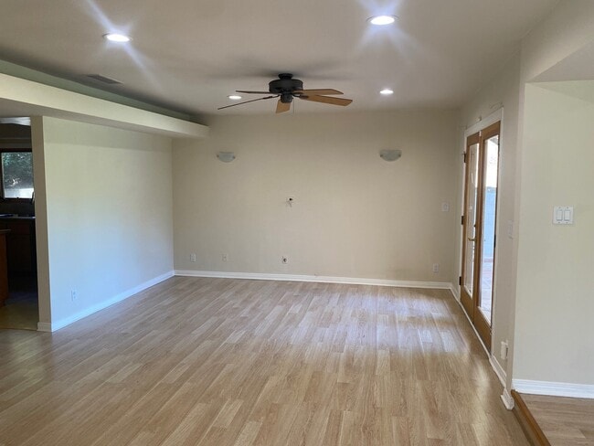 Open formal dining - 4421 Grimes Pl