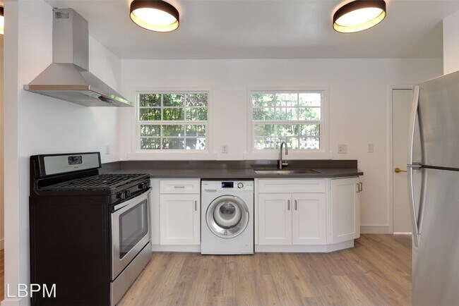 Building Photo - 4515-4519 Willow Brook Ave