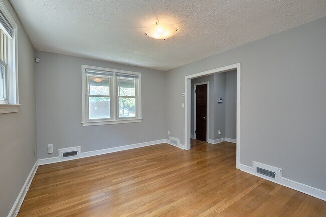 Foto del edificio - 4724 Blaine St NE