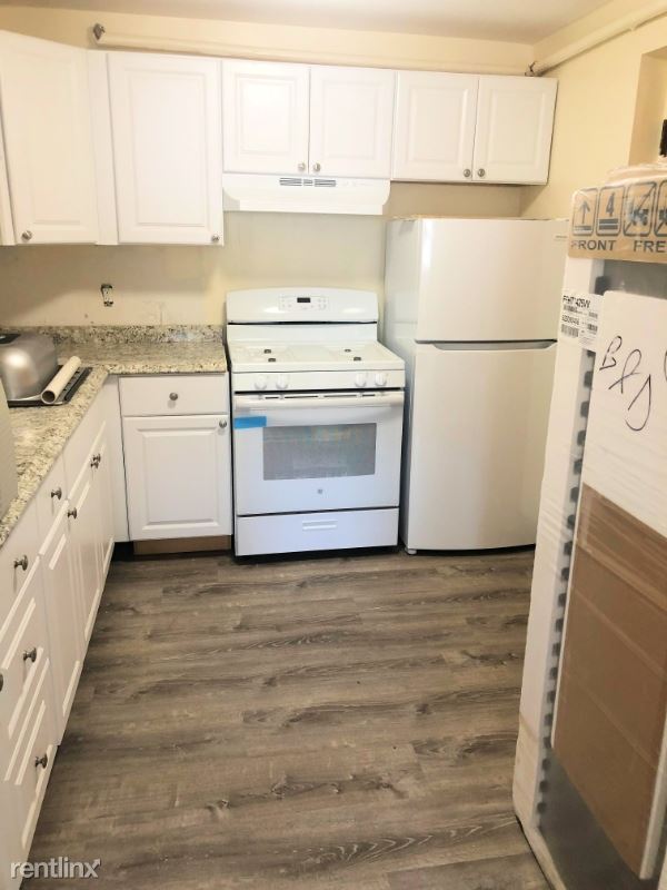 Primary Photo - 211 W Squantum St