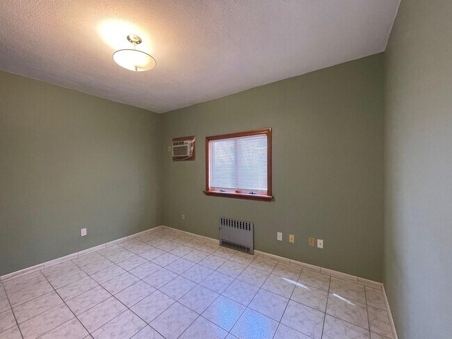 Building Photo - 470 Medford St