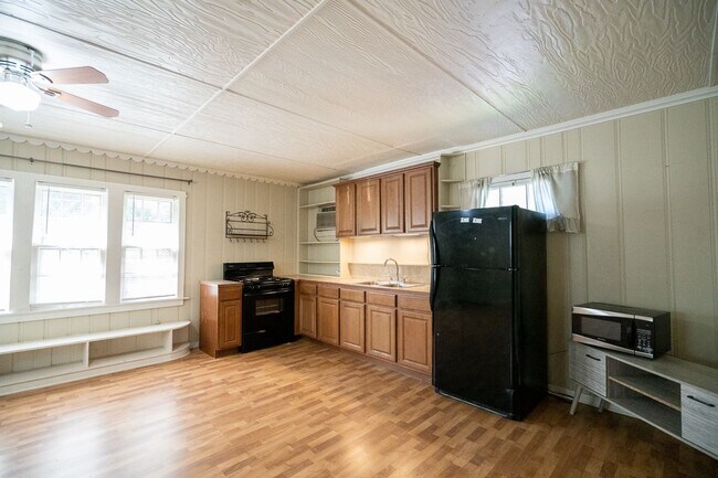 Foto del edificio - 2808 NW 24th St Duplex