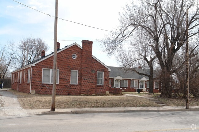 Building Photo - 400 S Hydraulic St