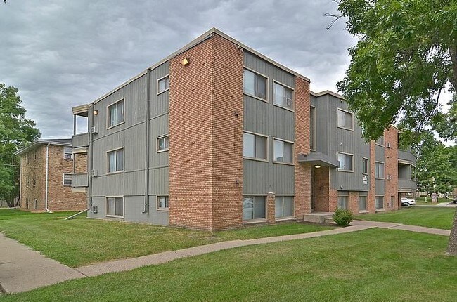 8201 W 30 1/2 St, St. Louis Park, MN 55416 Apartment for