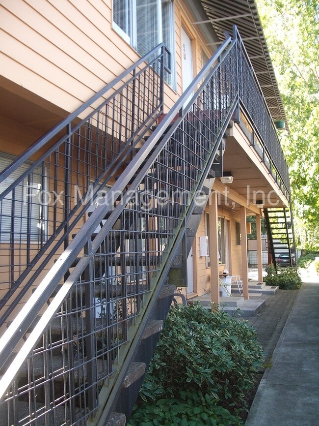 Building Photo - 4212 SE 15th Ave