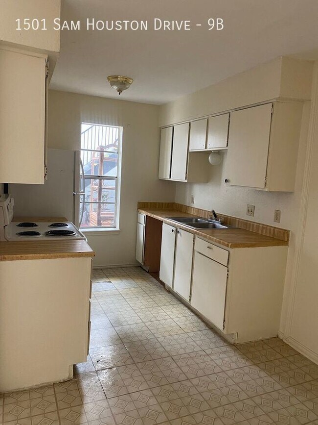 Building Photo - Now leasing