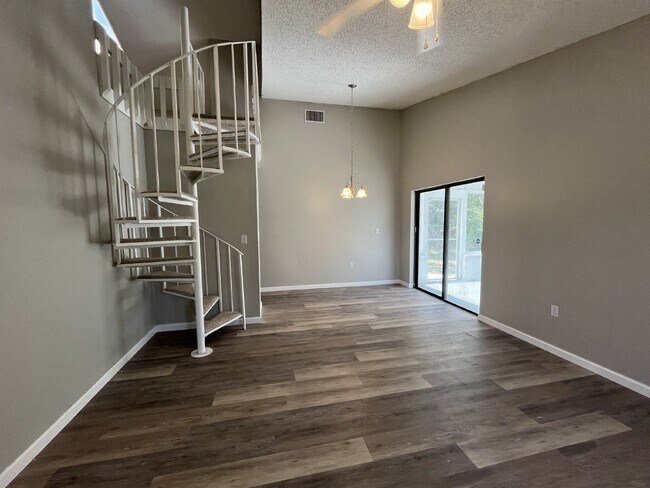 Foto del edificio - Available Now!  2 Bed 2 Bath with a loft!