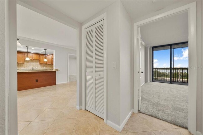 Building Photo - 7100 Sunshine Skyway Ln S