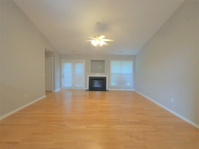 Building Photo - 102 Mystic Ct
