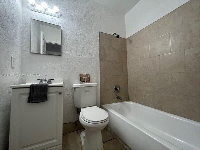 Foto del edificio - 3024 NW 2nd St