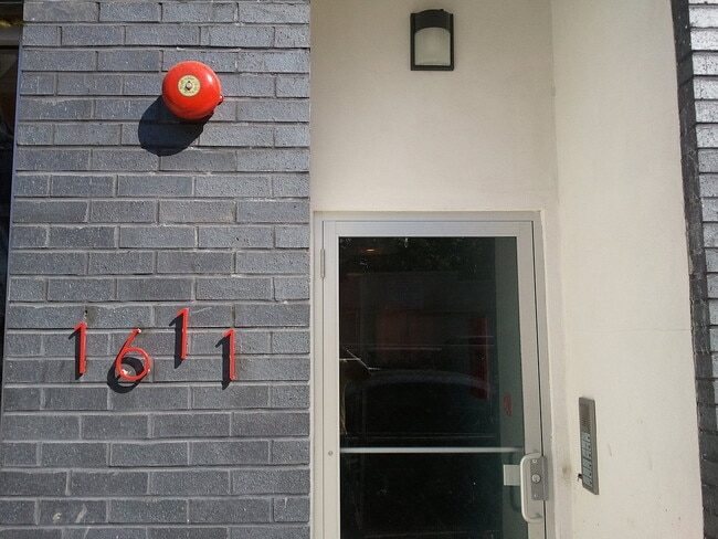 Foto del edificio - 1611 W Montgomery Ave