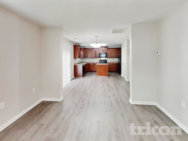 Foto del edificio - 311 Lind Point Ln
