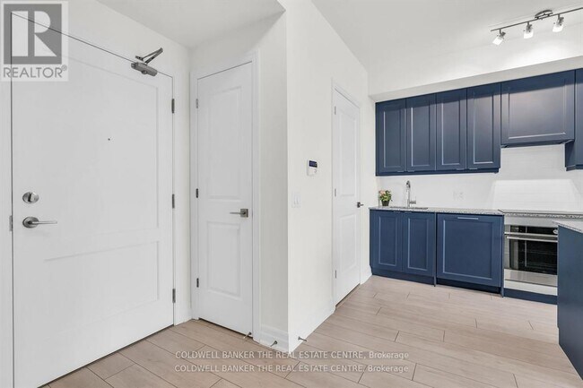 Building Photo - 30 Elm Dr W