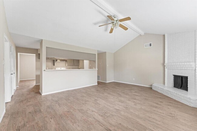 Foto del edificio - 5507 Lynngate Dr