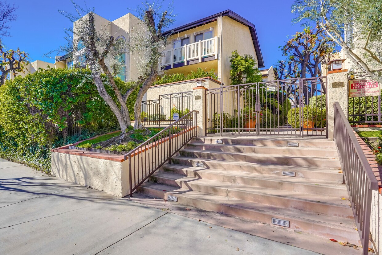 Primary Photo - 5257 Coldwater Canyon Ave