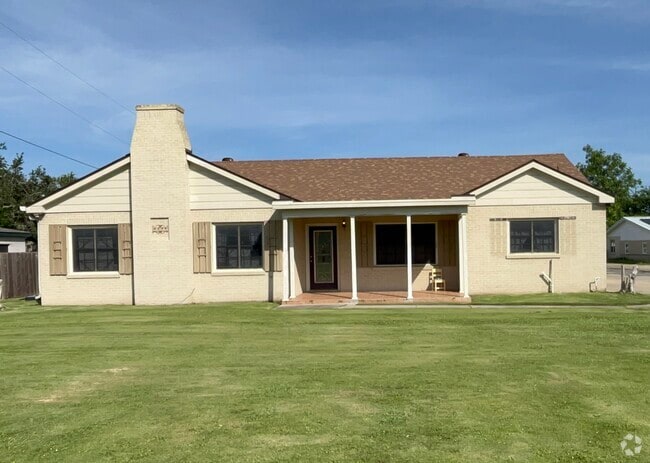 Building Photo - 2125 Highway 182 E
